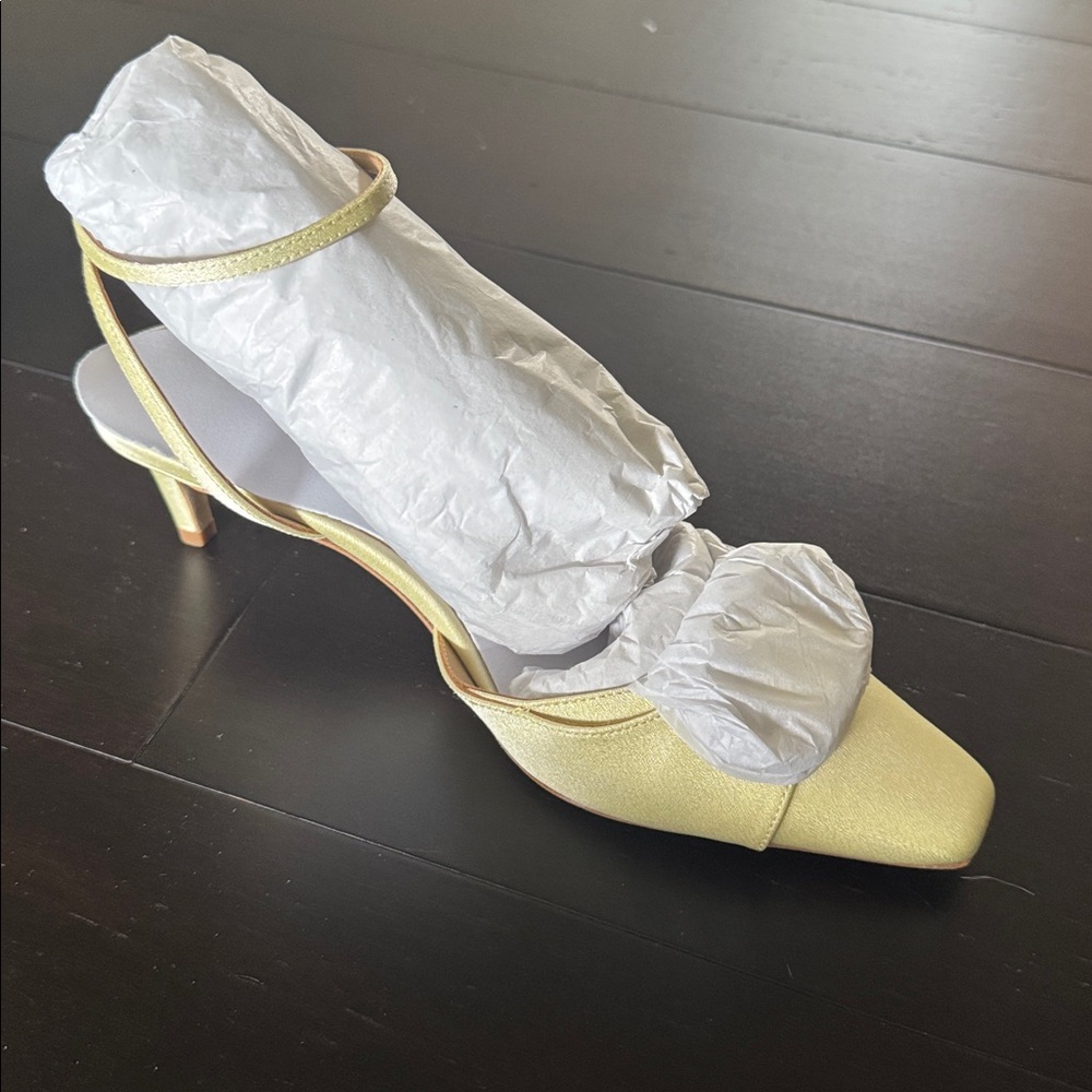 Badgley Mischka Odesza Ankle Strap Pump -yellow